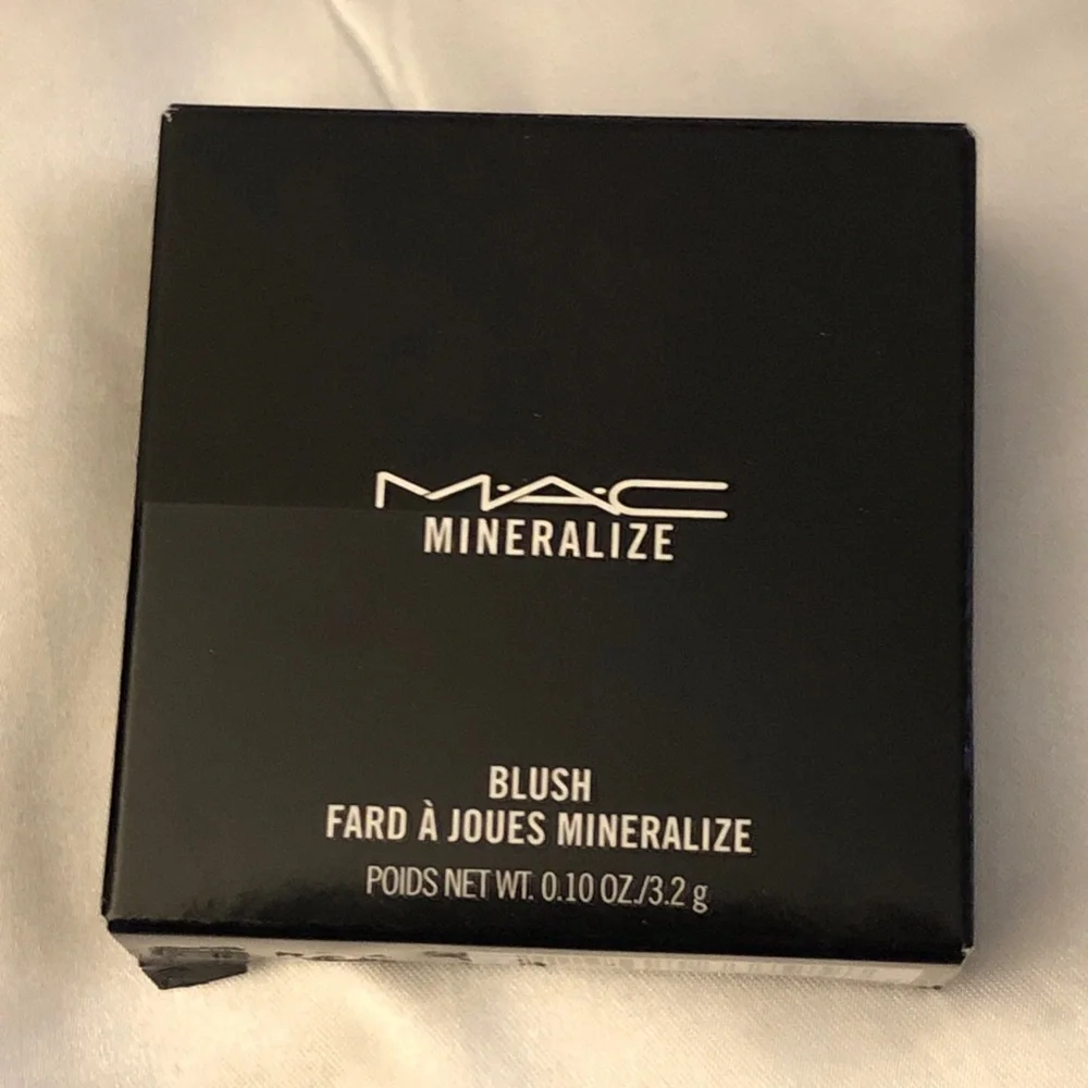 MAC Cosmetics shade love